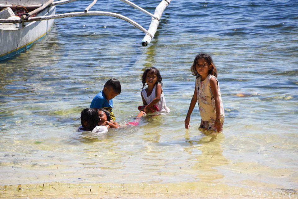 Kids playing in Gugma beach